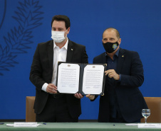 Curitiba-09-10-2020 - O governador Carlos Massa Ratinho Junior e o ministro da Cidadania, Onyx Lorenzoni, anunciam nesta sexta-feira mais um milhão e 800 mil reais para o Programa de Aquisição de Alimentos. A ação beneficia milhares de agricultores familiares locais e pessoas que se encontram em situação de vulnerabilidade social. Dos 399 municípios do Estado, 118 executam o PAA - Foto : Jonathan Campos / AEN
