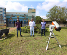 A Universidade Estadual de Maringá (UEM) anunciou a implantação do novo curso de Física Médica, no Câmpus de Goioerê, com oferta 40 vagas, com duração de quatro anos. Na foto,  Robson Ferrari Muniz, coordenador curso de Física,  o diretor do campus,  Gilson dos Santos Croscato e Ronaldo Celso Viscovini, coordenador-adjunto do curso de Física .  15/10/2020 - Foto: Geraldo Bubniak/AEN