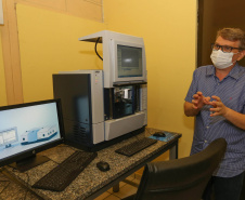A Universidade Estadual de Maringá (UEM) anunciou a implantação do novo curso de Física Médica, no Câmpus de Goioerê, com oferta 40 vagas, com duração de quatro anos.  Na foto, Ronaldo Celso Viscovini, coordenador-adjunto do curso de Física . 15/10/2020 - Foto: Geraldo Bubniak/AEN