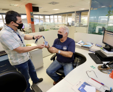 Manual traz compromisso da Portos do Paraná com eficiência e sustentabilidade.