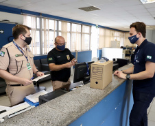 Manual traz compromisso da Portos do Paraná com eficiência e sustentabilidade.