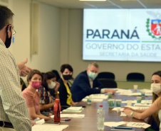 O Programa de Qualificação para os Consórcios Intermunicipais de Saúde (CIS) foi o tema da reunião realizada nesta terça-feira (27), em Curitiba. O encontro reuniu o secretário de Estado da Saúde, Beto Preto, e representantes do Conselho de Secretários Municipais de Saúde (Cosems) e da Associação dos Consórcios e Associações Intermunicipais de Saúde do Paraná (Acispar).Foto: Américo Antonio/SESA