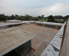 O quadrado perfeito da estrutura física da Escola de Formação dos Bombeiros, tal qual um Mondrian (pintor neerlandês modernista), é o que ajuda a explicar a dimensão do projeto que está sendo executado dentro da Academia Policial Militar do Guatupê, em São José dos Pinhais, na Região Metropolitana de Curitiba. Foto: Ari dias/AEN.