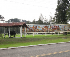 O quadrado perfeito da estrutura física da Escola de Formação dos Bombeiros, tal qual um Mondrian (pintor neerlandês modernista), é o que ajuda a explicar a dimensão do projeto que está sendo executado dentro da Academia Policial Militar do Guatupê, em São José dos Pinhais, na Região Metropolitana de Curitiba. Foto: Ari dias/AEN.