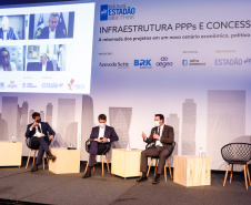 O governador Carlos Massa Ratinho Junior apresentou nesta quarta-feira (28), em São Paulo, durante a conferência Infraestrutura, PPP’s e Concessões, oportunidades para investimentos de grupos privados no Paraná. Ele fez também um balanço da situação econômica do Estado e ressaltou a necessidade de parcerias para alavancar a retomada após a crise causada pela pandemia do novo coronavírus. 