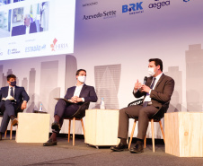 O governador Carlos Massa Ratinho Junior apresentou nesta quarta-feira (28), em São Paulo, durante a conferência Infraestrutura, PPP’s e Concessões, oportunidades para investimentos de grupos privados no Paraná. Ele fez também um balanço da situação econômica do Estado e ressaltou a necessidade de parcerias para alavancar a retomada após a crise causada pela pandemia do novo coronavírus. 