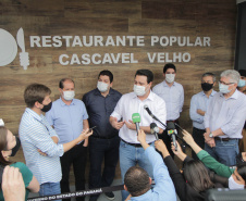 Na inauguração do Restaurante Popular Tiago de Amorim Novaes, nesta quinta-feira (29), o governador Carlos Massa Ratinho Junior destacou que o Estado tem como meta disponibilizar alimentação adequada e balanceada às populações vulneráveis, auxiliando no combate à insegurança alimentar, e que esse novo espaço será fundamental para auxiliar os cascavelenses mais humildes no pós-pandemia.