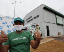 O governador também participou na inauguração do Ecoponto do bairro Cascavel Velho. Essa é uma unidade de triagem e processamento de materiais recicláveis, contemplada em um convênio da prefeitura de Cascavel com a Itaipu Binacional, que pretende descentralizar as atividades de reciclagem e proporcionar melhores condições aos trabalhadores organizados em cooperativas. O investimento foi de R$ 927 mil, sendo 75% custeado pela usina.