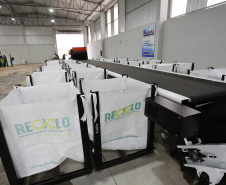 O governador também participou na inauguração do Ecoponto do bairro Cascavel Velho. Essa é uma unidade de triagem e processamento de materiais recicláveis, contemplada em um convênio da prefeitura de Cascavel com a Itaipu Binacional, que pretende descentralizar as atividades de reciclagem e proporcionar melhores condições aos trabalhadores organizados em cooperativas. O investimento foi de R$ 927 mil, sendo 75% custeado pela usina.