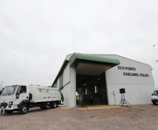 O governador também participou na inauguração do Ecoponto do bairro Cascavel Velho. Essa é uma unidade de triagem e processamento de materiais recicláveis, contemplada em um convênio da prefeitura de Cascavel com a Itaipu Binacional, que pretende descentralizar as atividades de reciclagem e proporcionar melhores condições aos trabalhadores organizados em cooperativas. O investimento foi de R$ 927 mil, sendo 75% custeado pela usina.