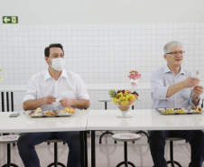 Na inauguração do Restaurante Popular Tiago de Amorim Novaes, nesta quinta-feira (29), o governador Carlos Massa Ratinho Junior destacou que o Estado tem como meta disponibilizar alimentação adequada e balanceada às populações vulneráveis, auxiliando no combate à insegurança alimentar, e que esse novo espaço será fundamental para auxiliar os cascavelenses mais humildes no pós-pandemia.