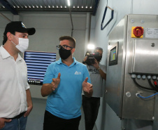 O governador Carlos Massa Ratinho Junior participa nesta quinta-feira (29) da inauguração da usina híbrida EnerDinBo, em Ouro Verde do Oeste. A geradora utilizará a luz do sol e dejetos da suinocultura para produzir energia elétrica. O investimento privado foi de R$ 12 milhões.Ouro Verde do Oeste, 29/10/2020 - Foto: Geraldo Bubniak/AEN