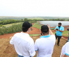 O governador Carlos Massa Ratinho Junior participa nesta quinta-feira (29) da inauguração da usina híbrida EnerDinBo, em Ouro Verde do Oeste. A geradora utilizará a luz do sol e dejetos da suinocultura para produzir energia elétrica. O investimento privado foi de R$ 12 milhões.Ouro Verde do Oeste, 29/10/2020 - Foto: Geraldo Bubniak/AEN