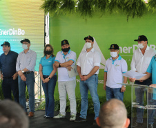 O governador Carlos Massa Ratinho Junior participa nesta quinta-feira (29) da inauguração da usina híbrida EnerDinBo, em Ouro Verde do Oeste. A geradora utilizará a luz do sol e dejetos da suinocultura para produzir energia elétrica. O investimento privado foi de R$ 12 milhões.Ouro Verde do Oeste, 29/10/2020 - Foto: Geraldo Bubniak/AEN