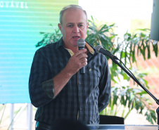 O governador Carlos Massa Ratinho Junior participa nesta quinta-feira (29) da inauguração da usina híbrida EnerDinBo, em Ouro Verde do Oeste. A geradora utilizará a luz do sol e dejetos da suinocultura para produzir energia elétrica. O investimento privado foi de R$ 12 milhões.Delmar Kohler, representante dos agrcultores da regiao.Ouro Verde do Oeste, 29/10/2020 - Foto: Geraldo Bubniak/AEN
