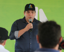 O governador Carlos Massa Ratinho Junior participa nesta quinta-feira (29) da inauguração da usina híbrida EnerDinBo, em Ouro Verde do Oeste. A geradora utilizará a luz do sol e dejetos da suinocultura para produzir energia elétrica. O investimento privado foi de R$ 12 milhões.Deputado Estadual Gugu Bueno.Ouro Verde do Oeste, 29/10/2020 - Foto: Geraldo Bubniak/AEN