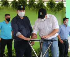 O governador Carlos Massa Ratinho Junior participa nesta quinta-feira (29) da inauguração da usina híbrida EnerDinBo, em Ouro Verde do Oeste. A geradora utilizará a luz do sol e dejetos da suinocultura para produzir energia elétrica. O investimento privado foi de R$ 12 milhões.Ouro Verde do Oeste, 29/10/2020 - Foto: Geraldo Bubniak/AEN