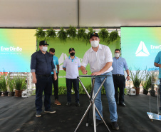 O governador Carlos Massa Ratinho Junior participa nesta quinta-feira (29) da inauguração da usina híbrida EnerDinBo, em Ouro Verde do Oeste. A geradora utilizará a luz do sol e dejetos da suinocultura para produzir energia elétrica. O investimento privado foi de R$ 12 milhões.Ouro Verde do Oeste, 29/10/2020 - Foto: Geraldo Bubniak/AEN