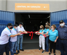 O governador Carlos Massa Ratinho Junior participa nesta quinta-feira (29) da inauguração da usina híbrida EnerDinBo, em Ouro Verde do Oeste. A geradora utilizará a luz do sol e dejetos da suinocultura para produzir energia elétrica. O investimento privado foi de R$ 12 milhões.Ouro Verde do Oeste, 29/10/2020 - Foto: Geraldo Bubniak/AEN