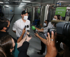 O governador Carlos Massa Ratinho Junior participa nesta quinta-feira (29) da inauguração da usina híbrida EnerDinBo, em Ouro Verde do Oeste. A geradora utilizará a luz do sol e dejetos da suinocultura para produzir energia elétrica. O investimento privado foi de R$ 12 milhões.Ouro Verde do Oeste, 29/10/2020 - Foto: Geraldo Bubniak/AEN