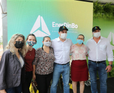 O governador Carlos Massa Ratinho Junior participa nesta quinta-feira (29) da inauguração da usina híbrida EnerDinBo, em Ouro Verde do Oeste. A geradora utilizará a luz do sol e dejetos da suinocultura para produzir energia elétrica. O investimento privado foi de R$ 12 milhões.Ouro Verde do Oeste, 29/10/2020 - Foto: Geraldo Bubniak/AEN