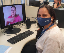 Para encerrar as atividades alusivas ao Outubro Rosa, as funcionárias da Portos do Paraná participaram nesta quinta-feira (29) de uma palestra sobre o câncer de mama. O encontro online reuniu colaboradoras e estagiárias da empresa pública para conversar sobre o tema com a diretora-geral do Instituto Peito Aberto, Fabiana Parro. Foto: Portos do Paraná