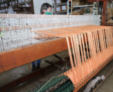 FEITO NO PARANA - Casulo Feliz empresa de Maringa que produz fio de seda de forma manual, aproveitando os casulos impróprios para a indústria e também reciclando os subprodutos dessa mesma matéria-prima.07/10/2020 - Foto: Geraldo Bubniak/AEN

Foto: Foto: Geraldo Bubniak