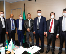 O governador Carlos Massa Ratinho Junior se reuniu nesta quarta-feira (4) com o ministro do Desenvolvimento Regional, Rogério Marinho, em Brasília, e pediu apoio da União no enfrentamento da crise hídrica que assola o Paraná desde o começo do ano.  Foto: Rodrigo Felix Leal