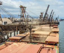 Investimentos públicos e privados ampliam capacidade do Porto de Paranaguá. 