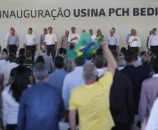 
O governador Carlos Massa Ratinho Junior participou nesta sexta-feira (06), ao lado presidente da República Jair Bolsonaro, da inauguração da Pequena Central Hidrelétrica (PCH) Bedim, em Renascença, na Região Sudoeste