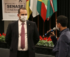 O encerramento do evento Senasp Itinerante, organizado Secretaria Nacional de Segurança Pública (SENASP), do Ministério da Justiça e Segurança Pública ocorreu nesta sexta-feira (06/11). No último dia do encontro foram feitas reuniões com os comandantes do Corpo de Bombeiros e diretores da Polícia Científica da região sul do país. Além disso, duas câmaras temáticas, uma sobre emendas parlamentares e outra sobre georreferenciamento e geointeligência, concluíram o evento.Foto:SESP