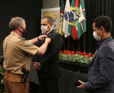 O encerramento do evento Senasp Itinerante, organizado Secretaria Nacional de Segurança Pública (SENASP), do Ministério da Justiça e Segurança Pública ocorreu nesta sexta-feira (06/11). No último dia do encontro foram feitas reuniões com os comandantes do Corpo de Bombeiros e diretores da Polícia Científica da região sul do país. Além disso, duas câmaras temáticas, uma sobre emendas parlamentares e outra sobre georreferenciamento e geointeligência, concluíram o evento.Foto:SESP