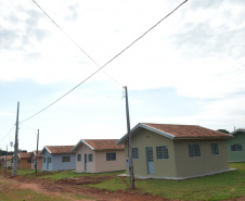 Famílias que vivem em situação de vulnerabilidade social dos municípios do Noroeste do Paraná terão a oportunidade de conquistar a casa própria sem pagar nada por isso. O Governo do Estado autorizou o início das obras de construção de 37 novas casas populares em Querência do Norte e outras 34 unidades em Santa Cruz de Monte Castelo, cuja entrega está prevista para o primeiro semestre de 2021.  Foto: Cohapar