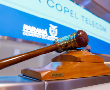 A venda da subsidiária de telecomunicações da Copel arrecadou R$ 2,39 bilhões.Para o governador Carlos Massa Ratinho Junior, o bom resultado demonstra a solidez da companhia e o processo de transparência que acompanhou a privatização, a primeira em 20 anos no Estado. 