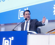 A venda da subsidiária de telecomunicações da Copel arrecadou R$ 2,39 bilhões.Para o governador Carlos Massa Ratinho Junior, o bom resultado demonstra a solidez da companhia e o processo de transparência que acompanhou a privatização, a primeira em 20 anos no Estado. 