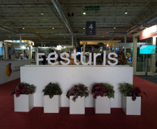 Os atrativos turísticos do Paraná foram apresentados na 32ª edição da Festuris – Feira Internacional de Turismo de Gramado, no Rio Grande do Sul (RS). Durante três dias (de 5 a 8), o evento discutiu a retomada do turismo pós-Covid, com representantes de toda a América Latina. Foto: SEDEST/Paraná Turismo