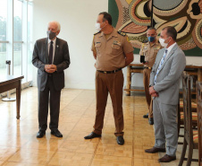 O governador em exercicio Darci Piana entrega nesta quarta-feira (11) a Medalha do Merito da Casa Militar ao lado do  Chefe da Casa Militar Tenente-Coronel Welby Pereira Sales para o Secretário da Segurança Pública do Paraná, coronel Romulo Marinho Soares, Presidente do Tribunal de Justiça, desembargador Adalberto Jorge Xisto Pereira e para o comandante da 5ª Divisão do Exército Brasileiro, general Carlos José Russo Assumpção Penteado.   Curitiba, 27/08/2020 -  Foto: Geraldo Bubniak/AEN