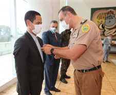 O governador em exercicio Darci Piana entrega nesta quarta-feira (11) a Medalha do Merito da Casa Militar ao lado do  Chefe da Casa Militar Tenente-Coronel Welby Pereira Sales para o Secretário da Segurança Pública do Paraná, coronel Romulo Marinho Soares, Presidente do Tribunal de Justiça, desembargador Adalberto Jorge Xisto Pereira e para o comandante da 5ª Divisão do Exército Brasileiro, general Carlos José Russo Assumpção Penteado.   Curitiba, 27/08/2020 -  Foto: Geraldo Bubniak/AEN