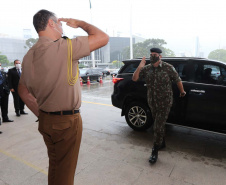 O governador em exercicio Darci Piana entrega nesta quarta-feira (11) a Medalha do Merito da Casa Militar ao lado do  Chefe da Casa Militar Tenente-Coronel Welby Pereira Sales para o Secretário da Segurança Pública do Paraná, coronel Romulo Marinho Soares, Presidente do Tribunal de Justiça, desembargador Adalberto Jorge Xisto Pereira e para o comandante da 5ª Divisão do Exército Brasileiro, general Carlos José Russo Assumpção Penteado.   Curitiba, 27/08/2020 -  Foto: Geraldo Bubniak/AEN