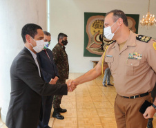 O governador em exercicio Darci Piana entrega nesta quarta-feira (11) a Medalha do Merito da Casa Militar ao lado do  Chefe da Casa Militar Tenente-Coronel Welby Pereira Sales para o Secretário da Segurança Pública do Paraná, coronel Romulo Marinho Soares, Presidente do Tribunal de Justiça, desembargador Adalberto Jorge Xisto Pereira e para o comandante da 5ª Divisão do Exército Brasileiro, general Carlos José Russo Assumpção Penteado.   Curitiba, 27/08/2020 -  Foto: Geraldo Bubniak/AEN