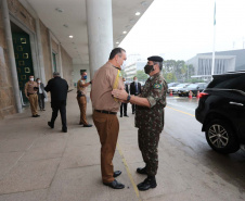 O governador em exercicio Darci Piana entrega nesta quarta-feira (11) a Medalha do Merito da Casa Militar ao lado do  Chefe da Casa Militar Tenente-Coronel Welby Pereira Sales para o Secretário da Segurança Pública do Paraná, coronel Romulo Marinho Soares, Presidente do Tribunal de Justiça, desembargador Adalberto Jorge Xisto Pereira e para o comandante da 5ª Divisão do Exército Brasileiro, general Carlos José Russo Assumpção Penteado.   Curitiba, 27/08/2020 -  Foto: Geraldo Bubniak/AEN