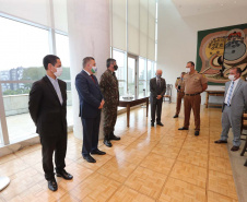 O governador em exercicio Darci Piana entrega nesta quarta-feira (11) a Medalha do Merito da Casa Militar ao lado do  Chefe da Casa Militar Tenente-Coronel Welby Pereira Sales para o Secretário da Segurança Pública do Paraná, coronel Romulo Marinho Soares, Presidente do Tribunal de Justiça, desembargador Adalberto Jorge Xisto Pereira e para o comandante da 5ª Divisão do Exército Brasileiro, general Carlos José Russo Assumpção Penteado.   Curitiba, 27/08/2020 -  Foto: Geraldo Bubniak/AEN