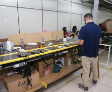 FEITO NO PARANA - Lizze equipamentos , empresa de comercialização de produtos para salão. Produtos profissionais como secadores, pranchas e máquinas de corte. Campo Mourao 08/10/2020 - Foto: Geraldo Bubniak/AEN