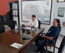 O Departamento de Estradas de Rodagem do Paraná (DER/PR) realiza uma série de apresentações pela internet, ao vivo, sobre suas obras, programas de conservação, serviços e planejamento para os próximos anos. A iniciativa “Conversas com o DER” pode ser acompanhada pelo Youtube no canal do DER/PR. As apresentações duram cerca de uma hora e ficam disponíveis no Youtube e no portal do DER/PR: www.der.pr.gov.br. Foto: DER