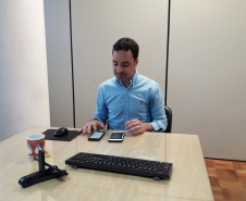 O Departamento de Estradas de Rodagem do Paraná (DER/PR) realiza uma série de apresentações pela internet, ao vivo, sobre suas obras, programas de conservação, serviços e planejamento para os próximos anos. A iniciativa “Conversas com o DER” pode ser acompanhada pelo Youtube no canal do DER/PR. As apresentações duram cerca de uma hora e ficam disponíveis no Youtube e no portal do DER/PR: www.der.pr.gov.br. Foto: DER