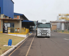 FEITO NO PARANA -  Coamo  cooperativa agro-industrial , a maior cooperativa da América Latina, com sede em Campo Mourão. Tem na linha alimentícia as marcas Primê, Sollus, Dualis e Anniela produz óleo de soja refinado, café torrado e moído, margarinas, farinha de trigo e gordura vegetal hidrogenada. 09/10/2020 -  Foto: Geraldo Bubniak/AEN