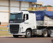 FEITO NO PARANA -  Coamo  cooperativa agro-industrial , a maior cooperativa da América Latina, com sede em Campo Mourão. Tem na linha alimentícia as marcas Primê, Sollus, Dualis e Anniela produz óleo de soja refinado, café torrado e moído, margarinas, farinha de trigo e gordura vegetal hidrogenada. 09/10/2020 -  Foto: Geraldo Bubniak/AEN