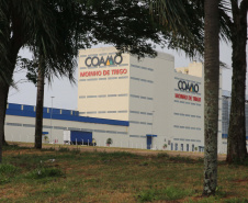 FEITO NO PARANA -  Coamo  cooperativa agro-industrial , a maior cooperativa da América Latina, com sede em Campo Mourão. Tem na linha alimentícia as marcas Primê, Sollus, Dualis e Anniela produz óleo de soja refinado, café torrado e moído, margarinas, farinha de trigo e gordura vegetal hidrogenada. 09/10/2020 -  Foto: Geraldo Bubniak/AEN