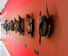 MON promove live com curador de mostra de arte africana no Mês da Consciência Negra
. Foto: Marcelo Kawase