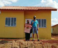 Quarenta famílias de Marmeleiro, município na região Sudoeste do Paraná, realizaram nesta quarta-feira (25) o sonho da casa própria. Elas foram beneficiadas por um projeto habitacional do Governo do Estado, feito em parceria com a prefeitura, com investimentos de aproximadamente R$ 2,6 milhões. Foto: Cohapar